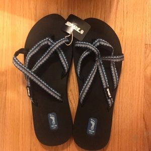 Teva “Olowahu” strappy flip flops
